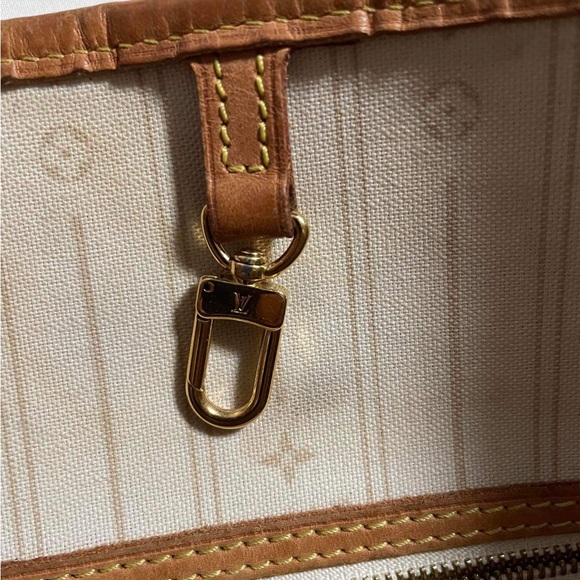 (SOLD). Authentic Louis Vuitton Neverfull MM Azur - Picture 4 of 12